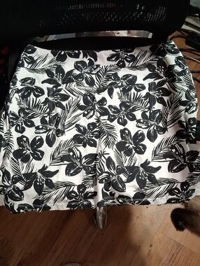 Womens Black and White Floral Mini Skort